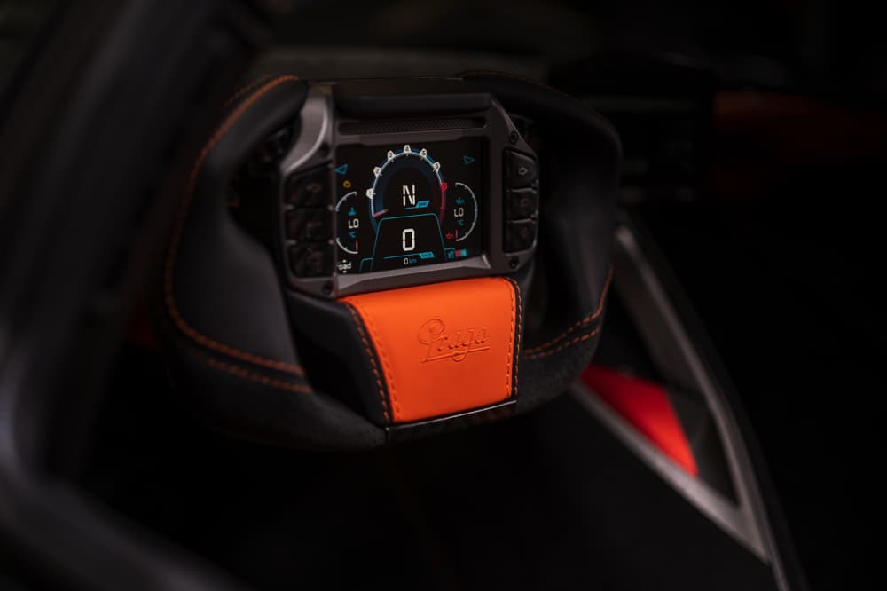 Genuine leather steering with display and orange detail
