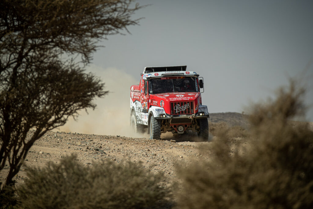 Dakar 2021: Nerve-wracking but beautiful second place for Loprais