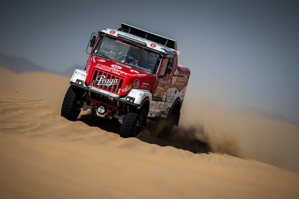 Dakar 2021: Loprais‘ efforts slowed down by puncture