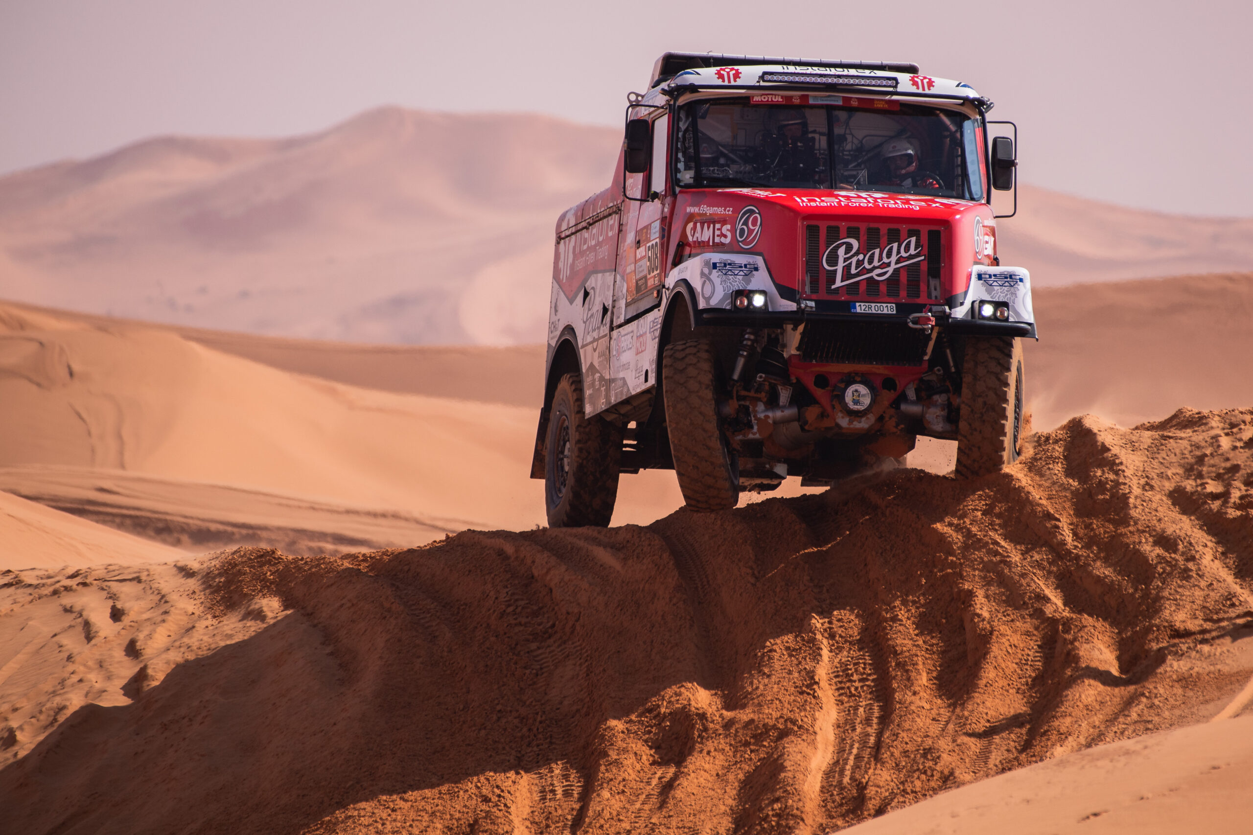 Dakar 2022: Loprais keeps up with leaders and holds his position
